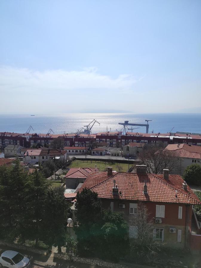 Sunny Apartment In Rijeka Exterior photo